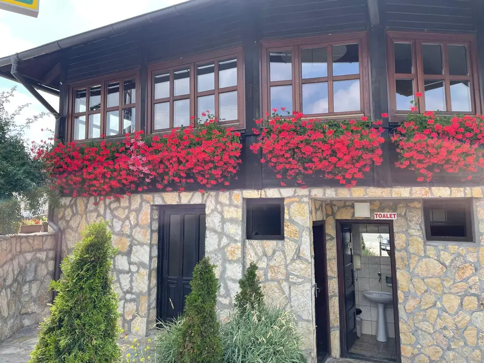 Bacs et jardinières fleuris